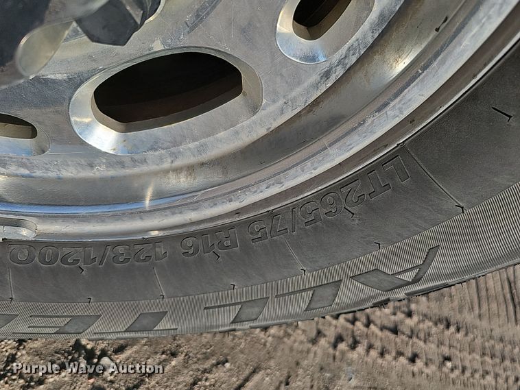 image for item MH9513 2005 Chevrolet Silverado 2500HD  Ext. Cab pickup truck