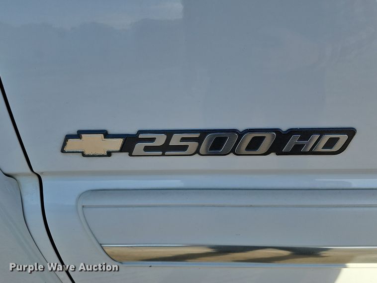 image for item MH9513 2005 Chevrolet Silverado 2500HD  Ext. Cab pickup truck