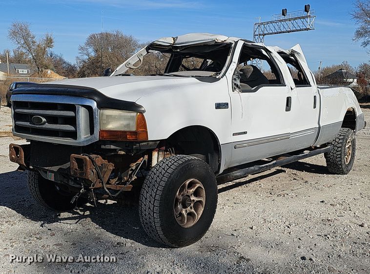 image for item MH9514 2000 Ford  F350 Super Duty XLT  Crew Cab pickup truck