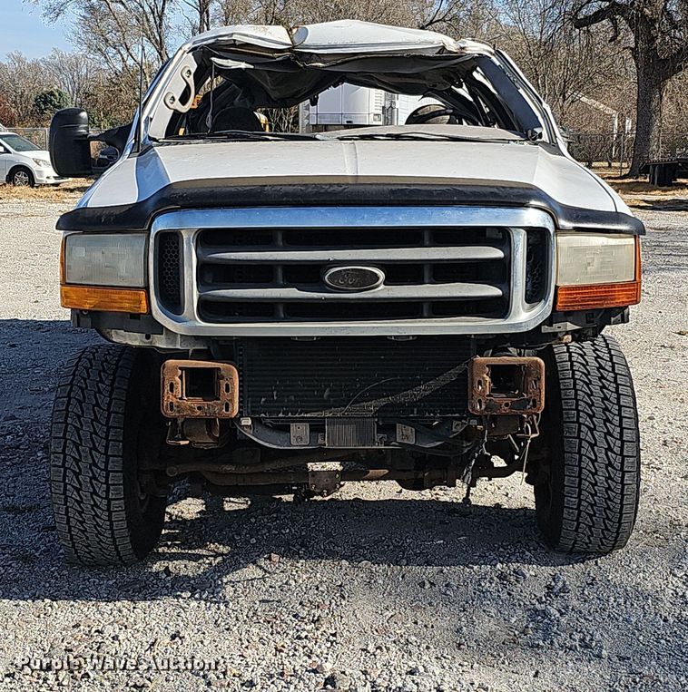 image for item MH9514 2000 Ford  F350 Super Duty XLT  Crew Cab pickup truck