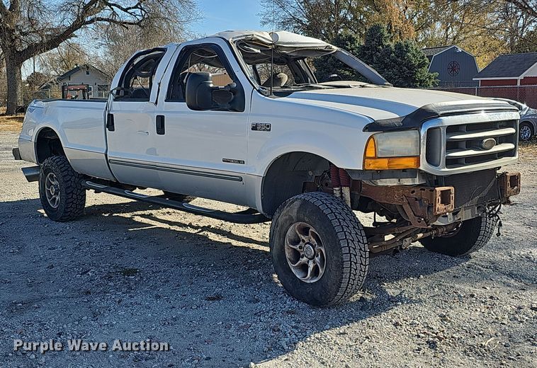 image for item MH9514 2000 Ford  F350 Super Duty XLT  Crew Cab pickup truck