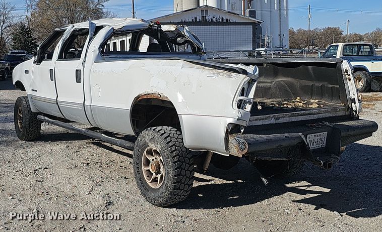 image for item MH9514 2000 Ford  F350 Super Duty XLT  Crew Cab pickup truck