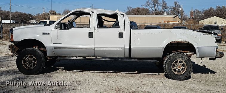 image for item MH9514 2000 Ford  F350 Super Duty XLT  Crew Cab pickup truck