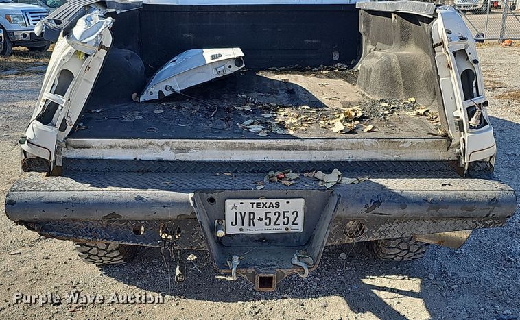 image for item MH9514 2000 Ford  F350 Super Duty XLT  Crew Cab pickup truck