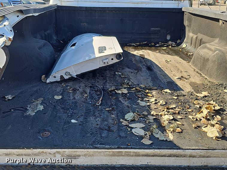 image for item MH9514 2000 Ford  F350 Super Duty XLT  Crew Cab pickup truck