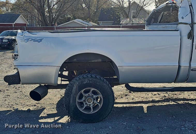 image for item MH9514 2000 Ford  F350 Super Duty XLT  Crew Cab pickup truck