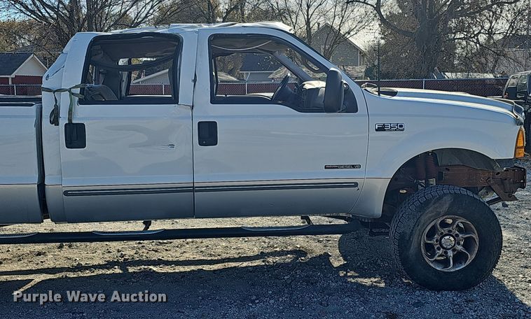 image for item MH9514 2000 Ford  F350 Super Duty XLT  Crew Cab pickup truck