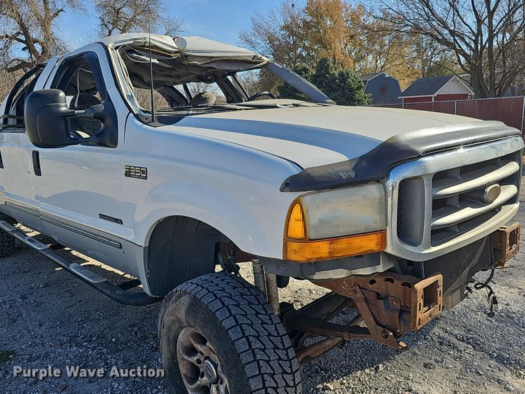 image for item MH9514 2000 Ford  F350 Super Duty XLT  Crew Cab pickup truck