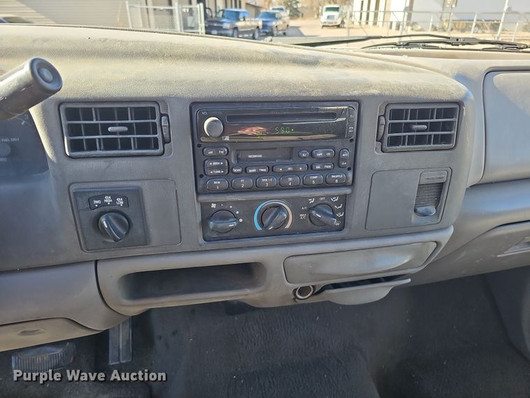 image for item MH9514 2000 Ford  F350 Super Duty XLT  Crew Cab pickup truck