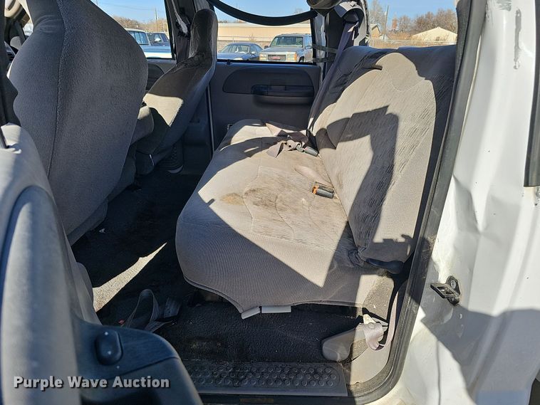 image for item MH9514 2000 Ford  F350 Super Duty XLT  Crew Cab pickup truck