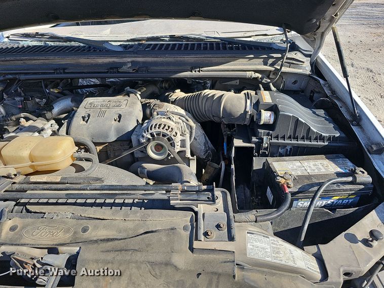 image for item MH9514 2000 Ford  F350 Super Duty XLT  Crew Cab pickup truck