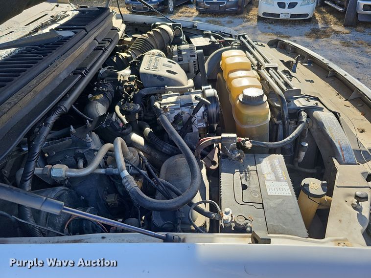 image for item MH9514 2000 Ford  F350 Super Duty XLT  Crew Cab pickup truck