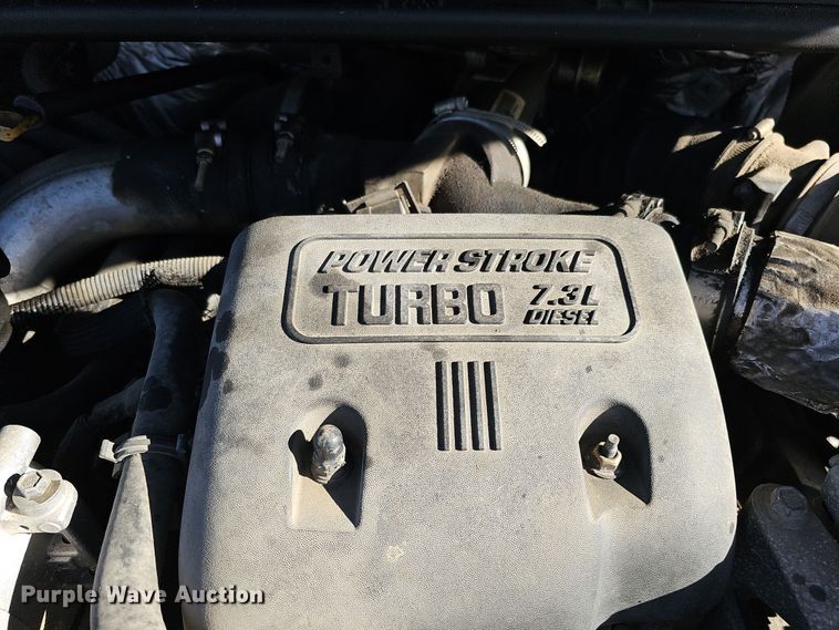 image for item MH9514 2000 Ford  F350 Super Duty XLT  Crew Cab pickup truck