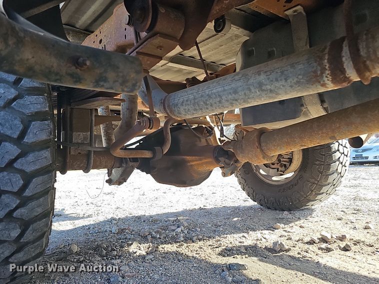 image for item MH9514 2000 Ford  F350 Super Duty XLT  Crew Cab pickup truck