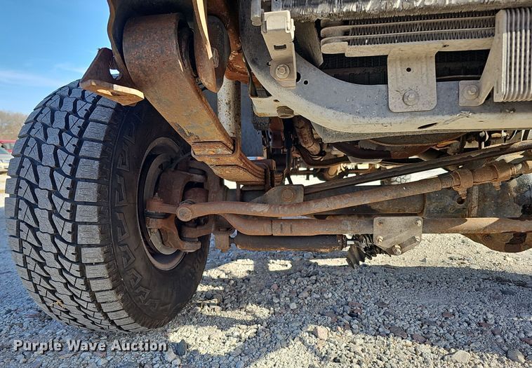 image for item MH9514 2000 Ford  F350 Super Duty XLT  Crew Cab pickup truck