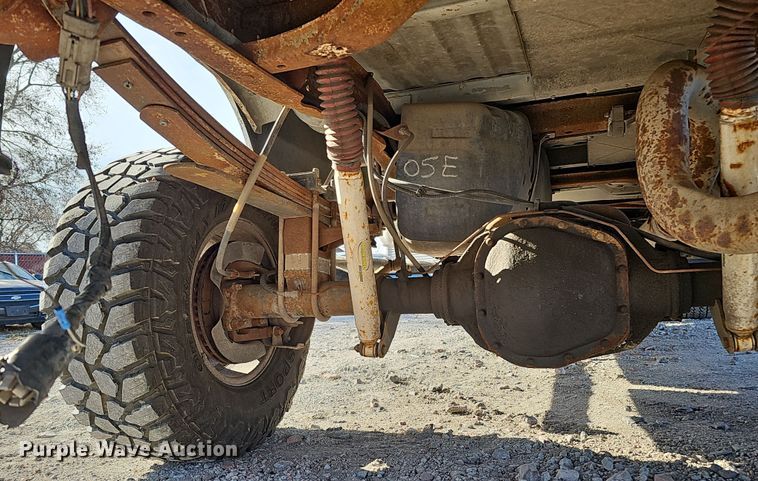 image for item MH9514 2000 Ford  F350 Super Duty XLT  Crew Cab pickup truck