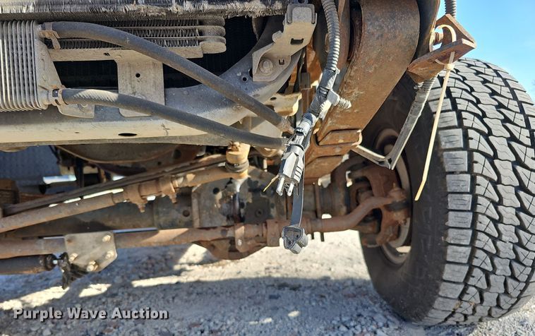 image for item MH9514 2000 Ford  F350 Super Duty XLT  Crew Cab pickup truck