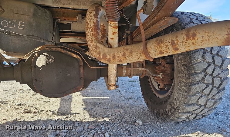 image for item MH9514 2000 Ford  F350 Super Duty XLT  Crew Cab pickup truck