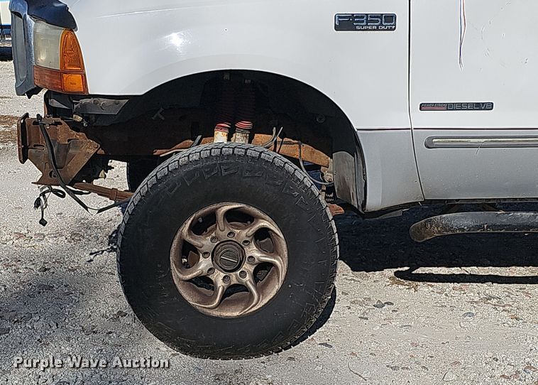 image for item MH9514 2000 Ford  F350 Super Duty XLT  Crew Cab pickup truck