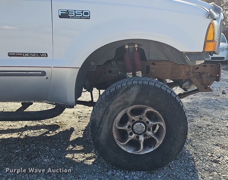 image for item MH9514 2000 Ford  F350 Super Duty XLT  Crew Cab pickup truck