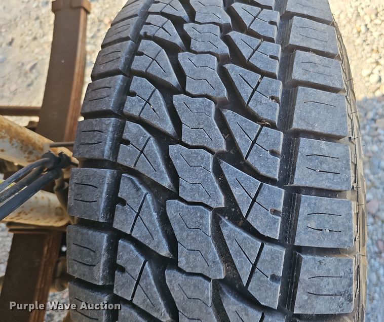 image for item MH9514 2000 Ford  F350 Super Duty XLT  Crew Cab pickup truck