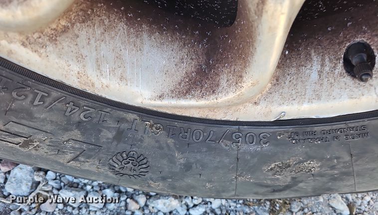 image for item MH9514 2000 Ford  F350 Super Duty XLT  Crew Cab pickup truck