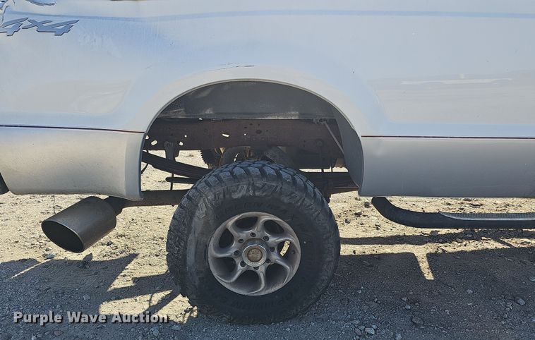 image for item MH9514 2000 Ford  F350 Super Duty XLT  Crew Cab pickup truck