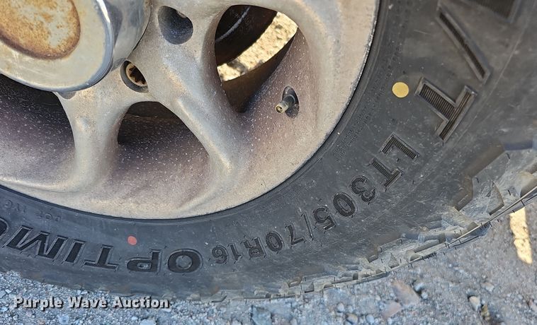 image for item MH9514 2000 Ford  F350 Super Duty XLT  Crew Cab pickup truck