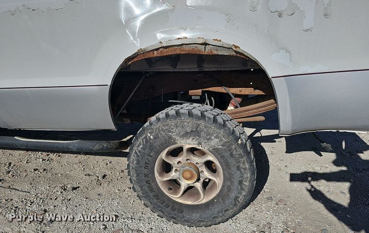 image for item MH9514 2000 Ford  F350 Super Duty XLT  Crew Cab pickup truck