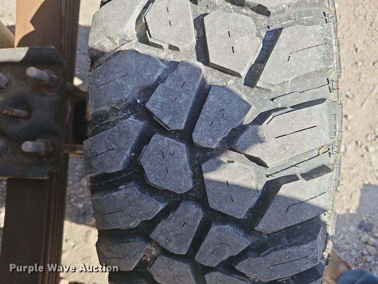 image for item MH9514 2000 Ford  F350 Super Duty XLT  Crew Cab pickup truck