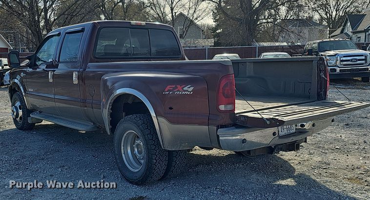 image for item MH9519 2007  Ford F350 Super Duty Lariat King Ranch  Crew Cab pickup truck