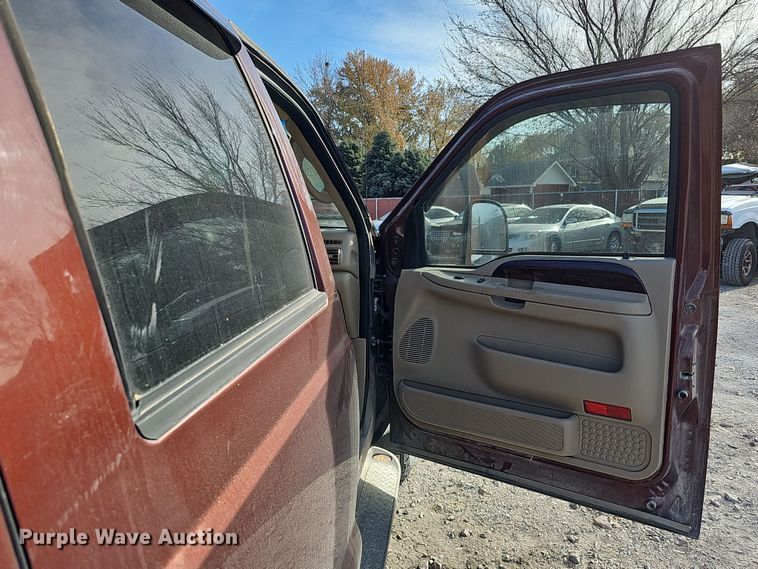 image for item MH9519 2007  Ford F350 Super Duty Lariat King Ranch  Crew Cab pickup truck