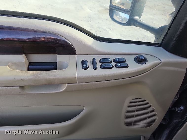 image for item MH9519 2007  Ford F350 Super Duty Lariat King Ranch  Crew Cab pickup truck