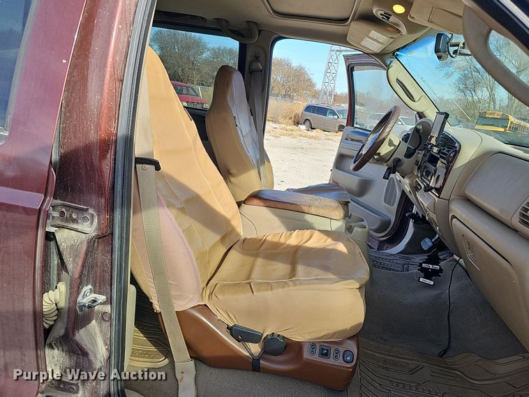 image for item MH9519 2007  Ford F350 Super Duty Lariat King Ranch  Crew Cab pickup truck