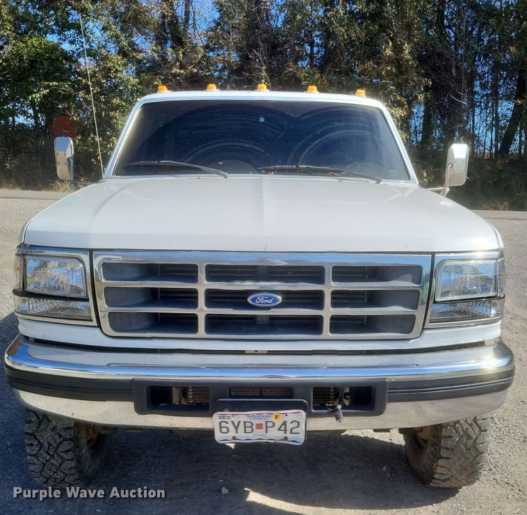 image for item MI9820 1996 Ford F350 XLT  flatbed pickup truck