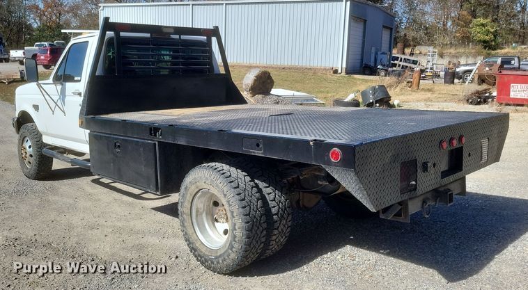 image for item MI9820 1996 Ford F350 XLT  flatbed pickup truck
