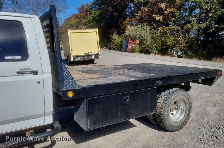 image for item MI9820 1996 Ford F350 XLT  flatbed pickup truck