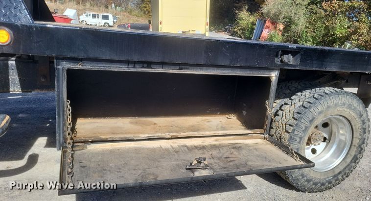 image for item MI9820 1996 Ford F350 XLT  flatbed pickup truck