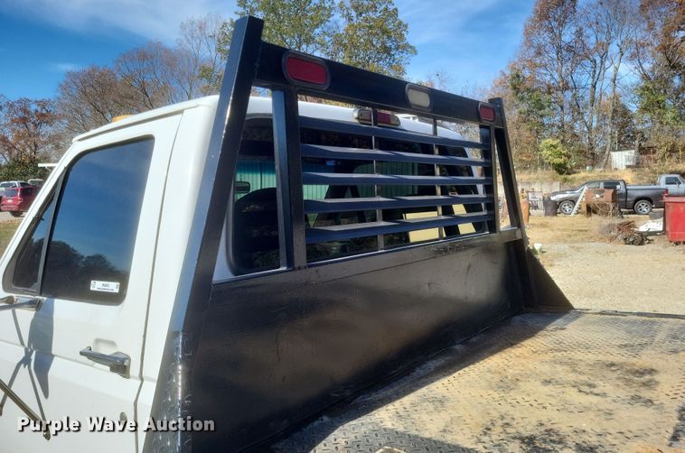 image for item MI9820 1996 Ford F350 XLT  flatbed pickup truck