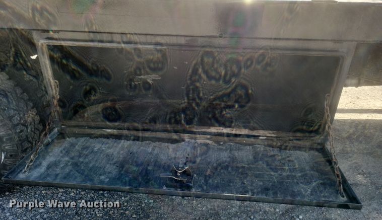 image for item MI9820 1996 Ford F350 XLT  flatbed pickup truck