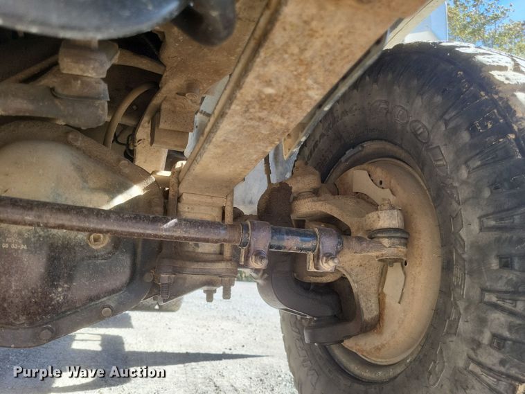 image for item MI9820 1996 Ford F350 XLT  flatbed pickup truck