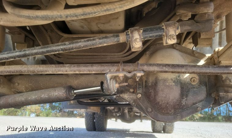 image for item MI9820 1996 Ford F350 XLT  flatbed pickup truck