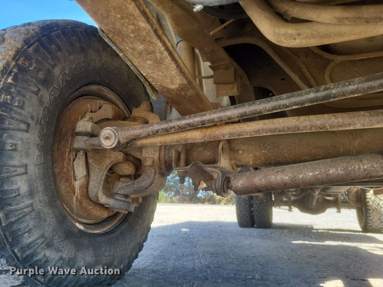 image for item MI9820 1996 Ford F350 XLT  flatbed pickup truck