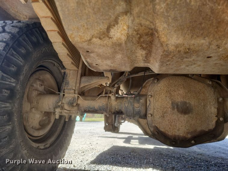 image for item MI9820 1996 Ford F350 XLT  flatbed pickup truck