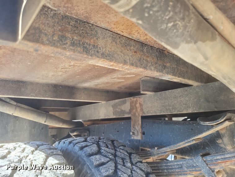 image for item MI9820 1996 Ford F350 XLT  flatbed pickup truck