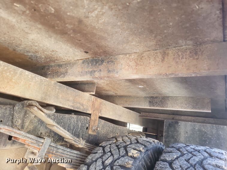 image for item MI9820 1996 Ford F350 XLT  flatbed pickup truck