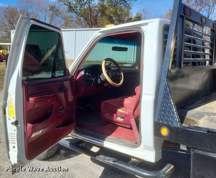 image for item MI9820 1996 Ford F350 XLT  flatbed pickup truck