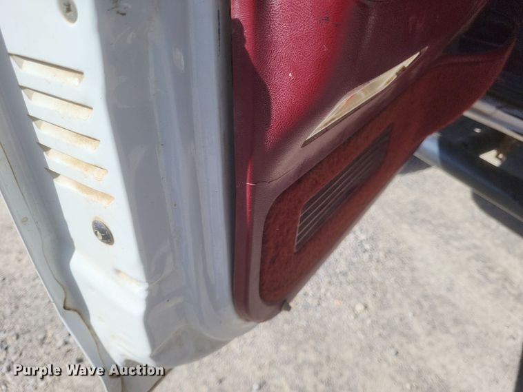 image for item MI9820 1996 Ford F350 XLT  flatbed pickup truck