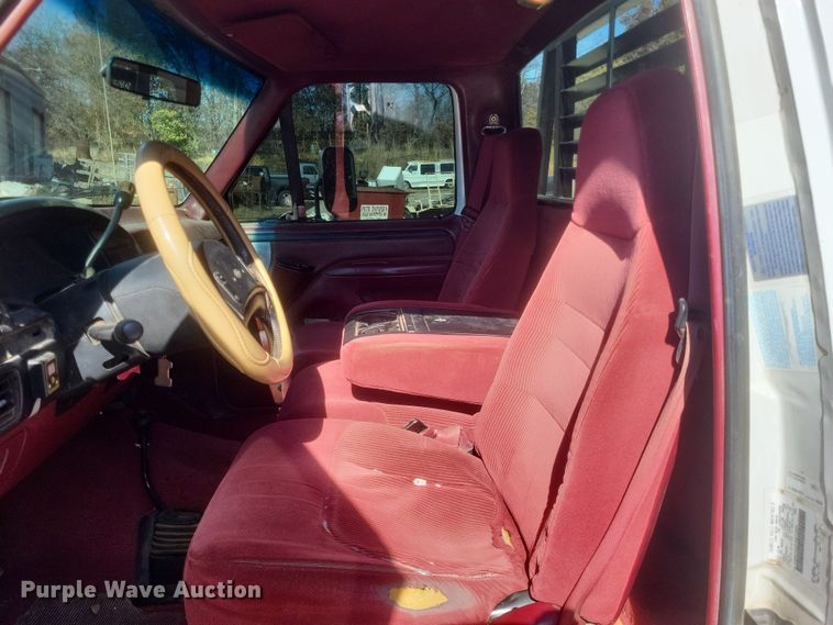 image for item MI9820 1996 Ford F350 XLT  flatbed pickup truck