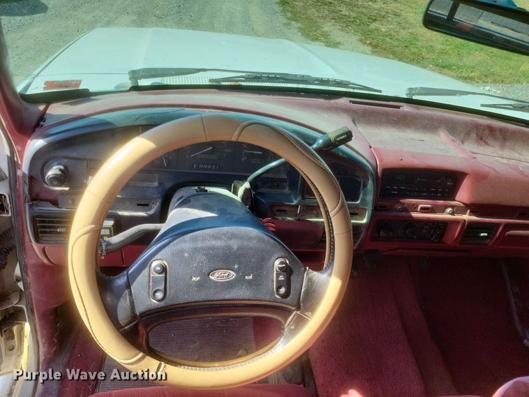 image for item MI9820 1996 Ford F350 XLT  flatbed pickup truck